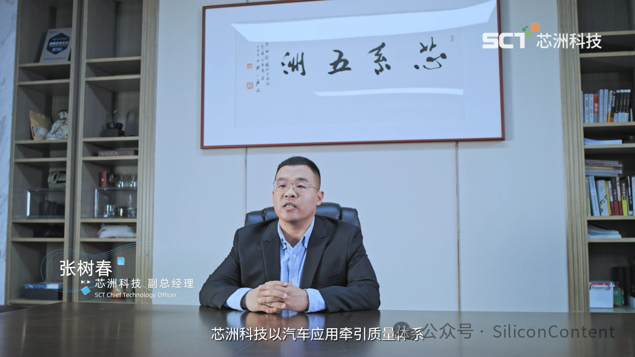 图片蕴含 人, 室内, 汉子, 架子

描述已自动天生